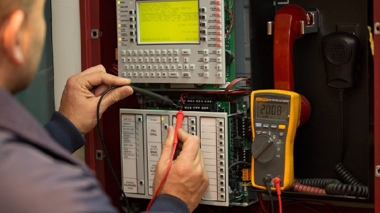 Reparación vs. Mantenimiento en Sistemas de Seguridad Electrónica: ¿Cuál es la diferencia y por qué es importante?